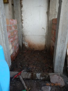 der zisternenboden benötigt zusätzlich ein betonfundament - el piso de la cisterna también necesita una base de hormigón