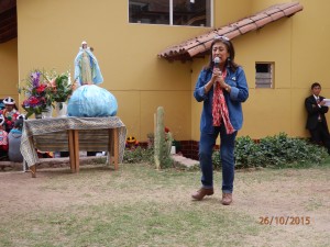 die direktorin luz marina dankt allen - la directora luz marina agradeció a todos